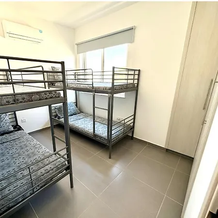 Mariam Court 302 דירה לרנקה