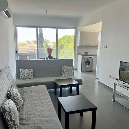 Mariam Court 302 * לרנקה